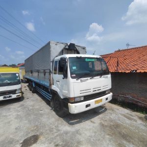 Sewa Tronton 10 Roda Ban 50 CBM Kubik Ekspedisi Jakarta Surabaya Banjarmasin